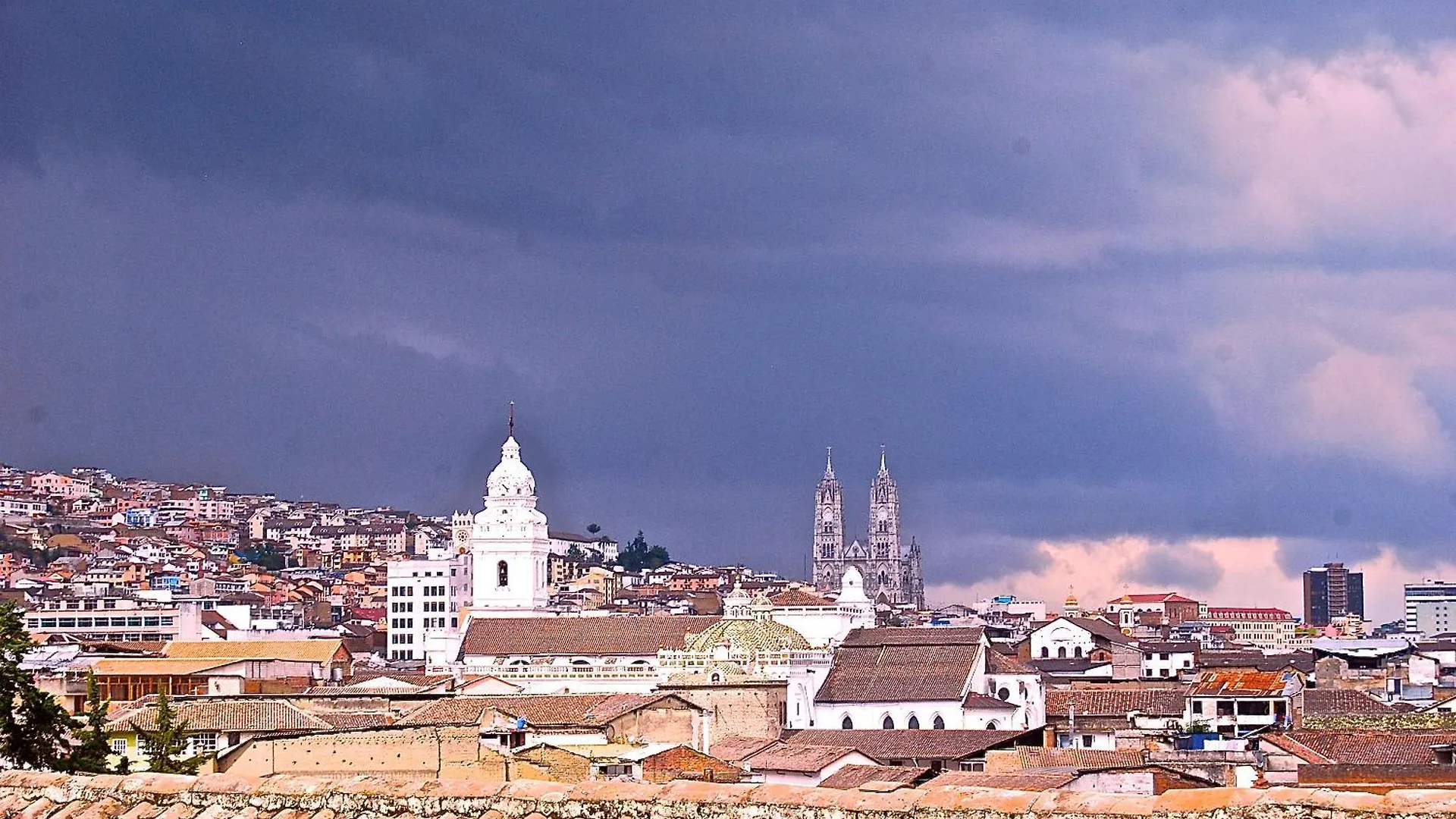 Wantara Suites Quito 0*,